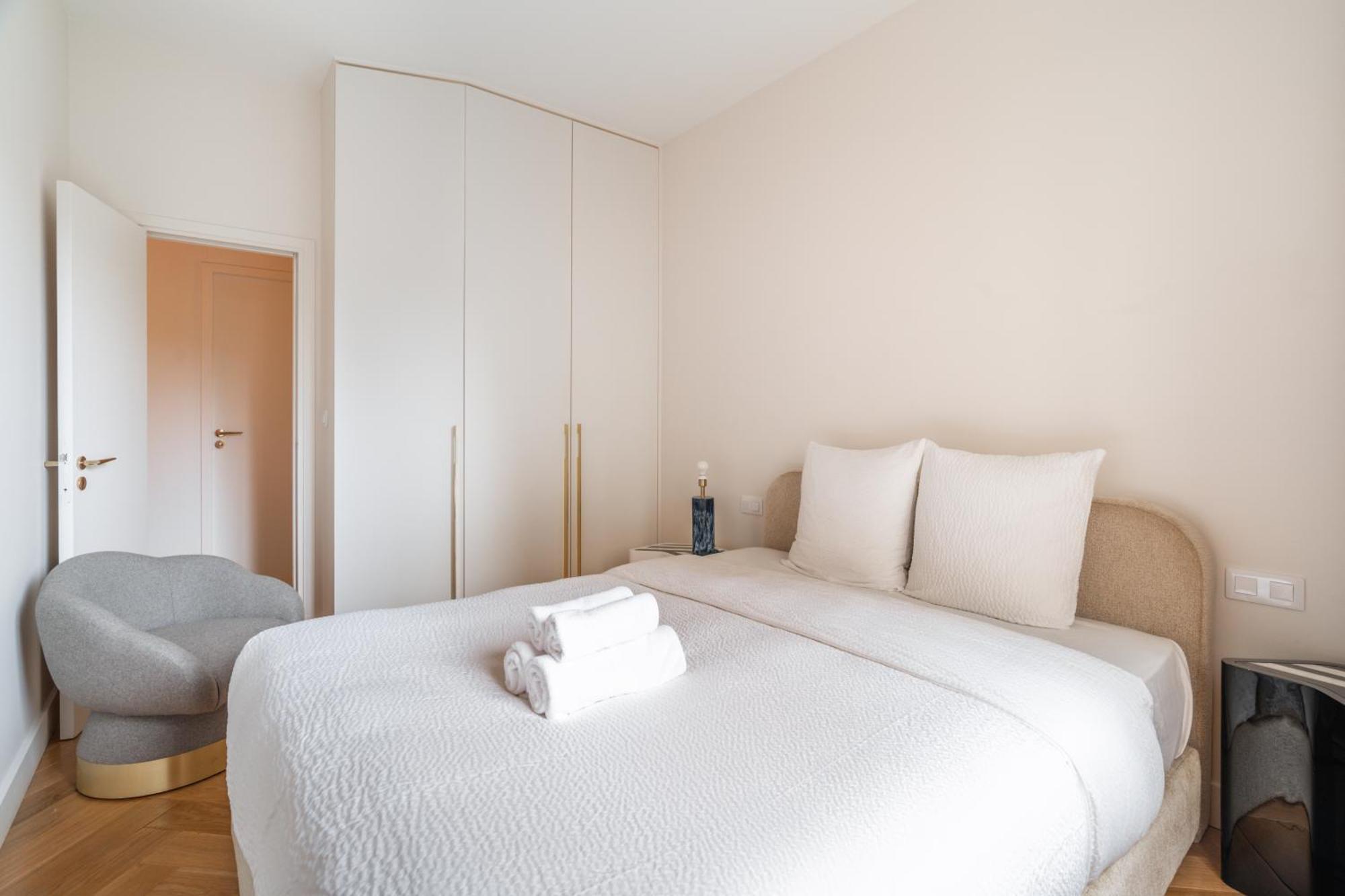 Luxury On Canal Saint Martin Apartment Paris
