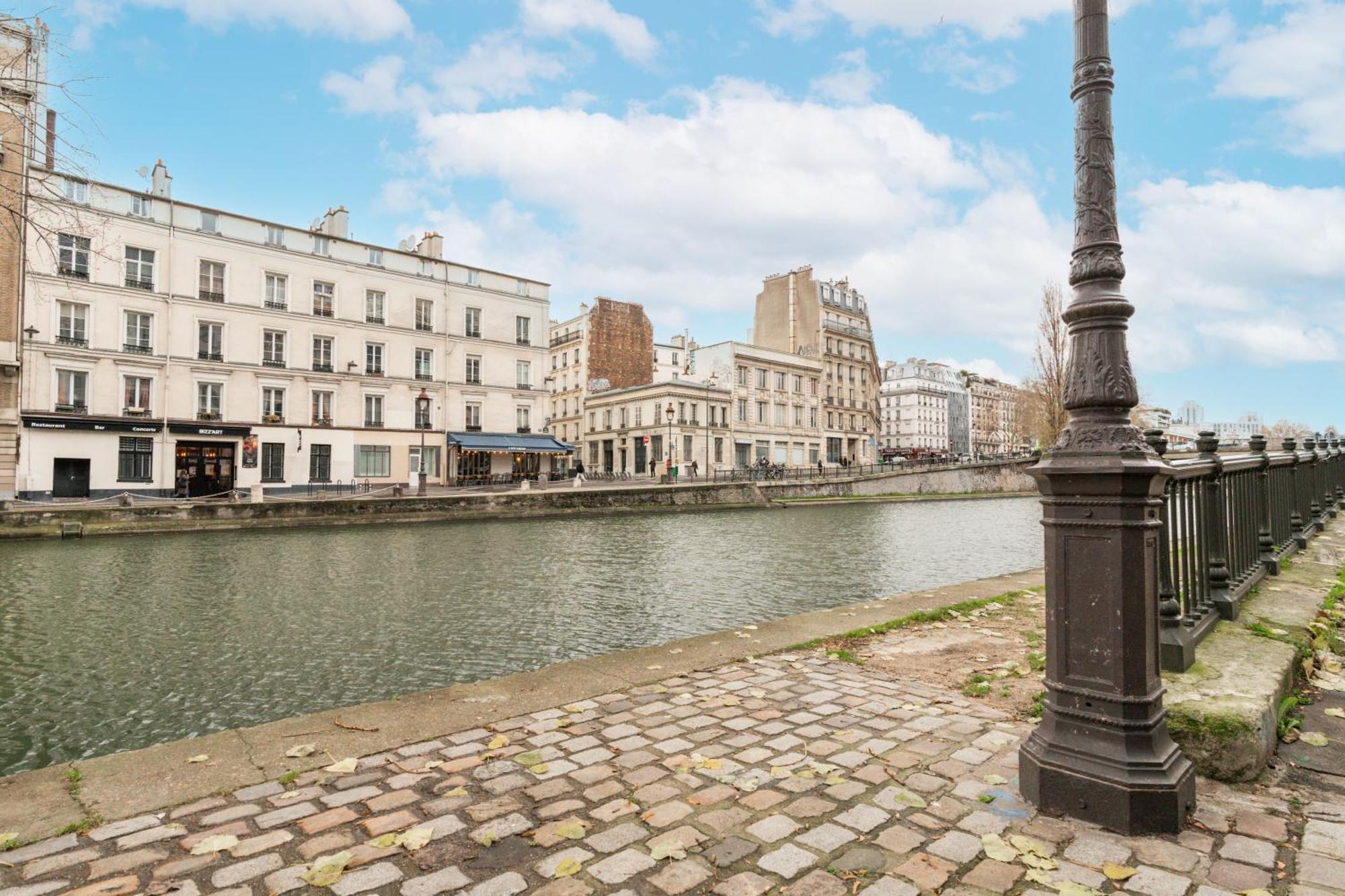 Luxury On Canal Saint Martin Apartment Paris