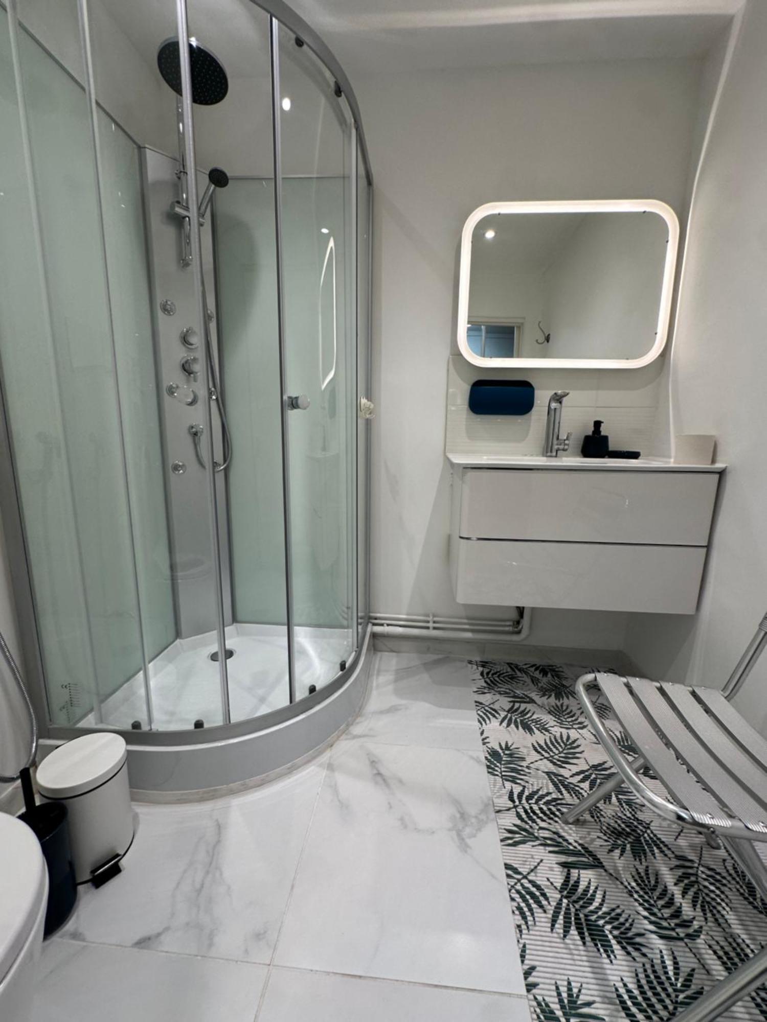 Tour Eiffel Two-bathroom Two-bedroom Loggia Spacious Quiet Brand-new Appartement