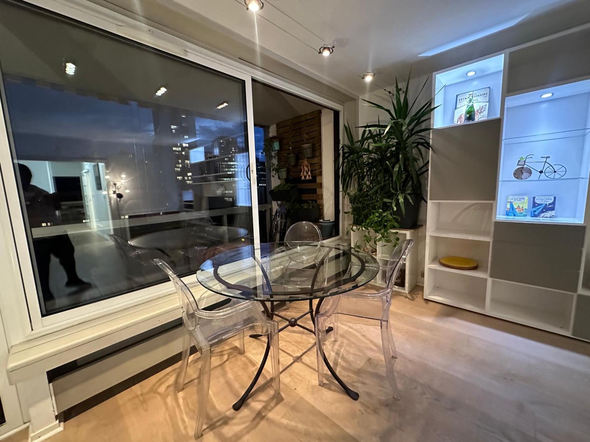 Appartement Tour Eiffel Two-bathroom Two-bedroom Loggia Spacious Quiet Brand-new