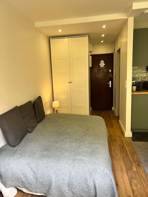 Apartment Buttes Chaumont Refait A Neuf Paris