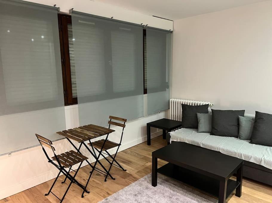 Apartment Buttes Chaumont Refait A Neuf *