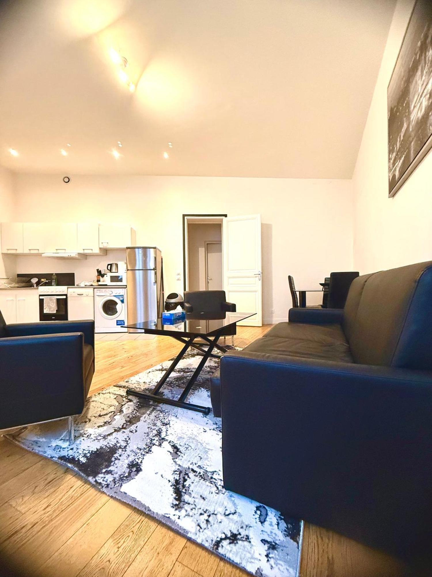 Family Champs Elysees Apartment
