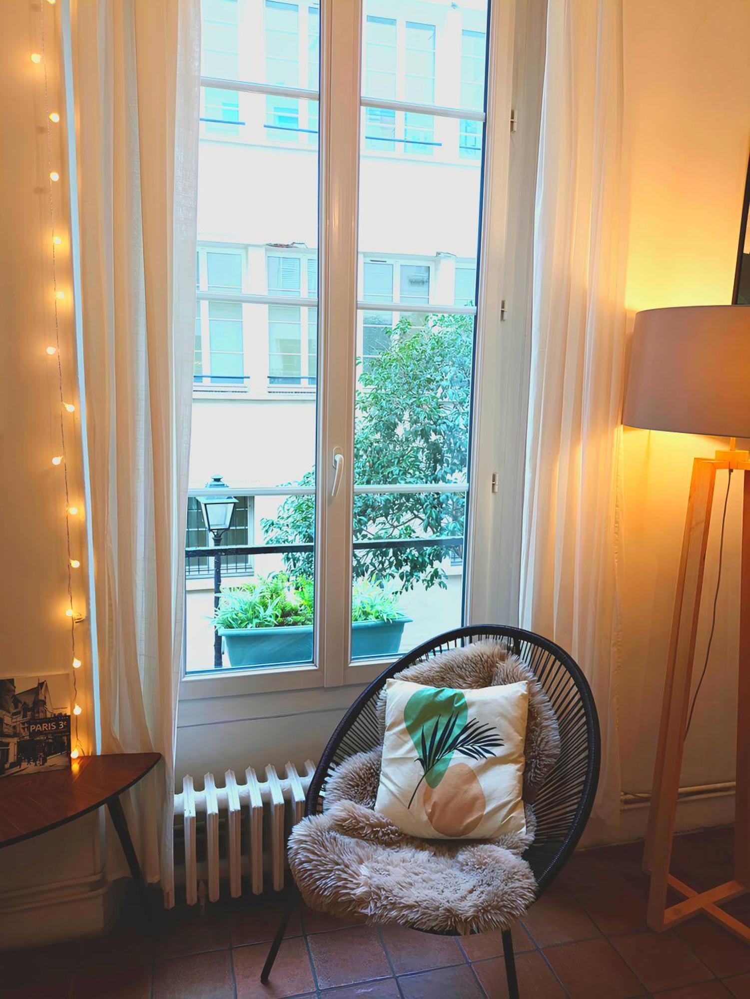 Charming 1 Bedroom In Upper Marais Paris