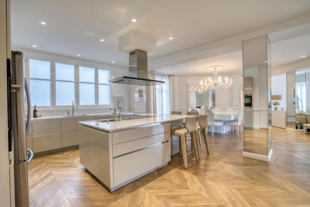 Appartement Palais Prive Luxe Vue Tour Eiffel Confort Exclusif Paris
