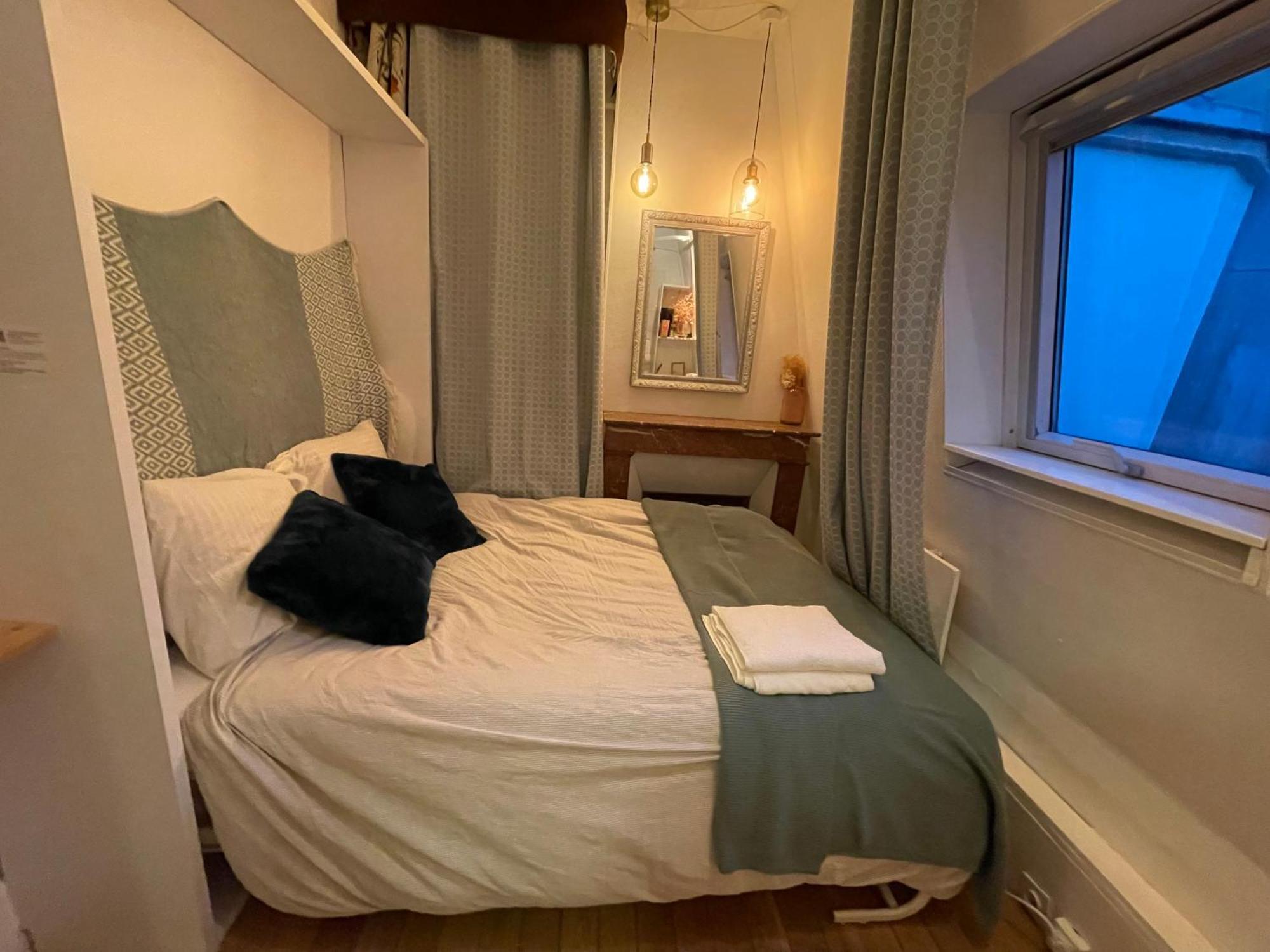Eleusis-paris Apartment *
