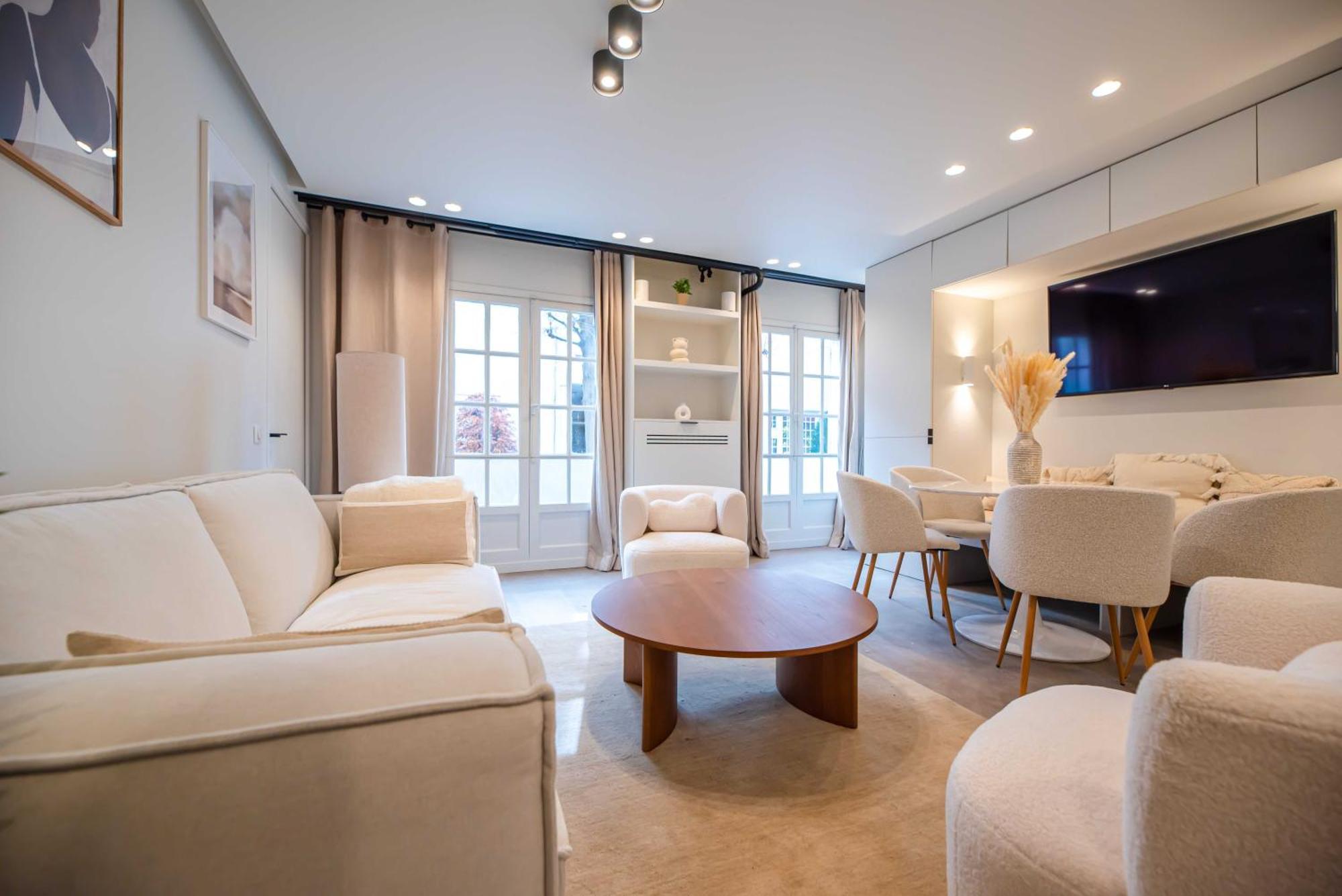 Elegant - 2br-6p - Notre Dame Cathedral Apartment *