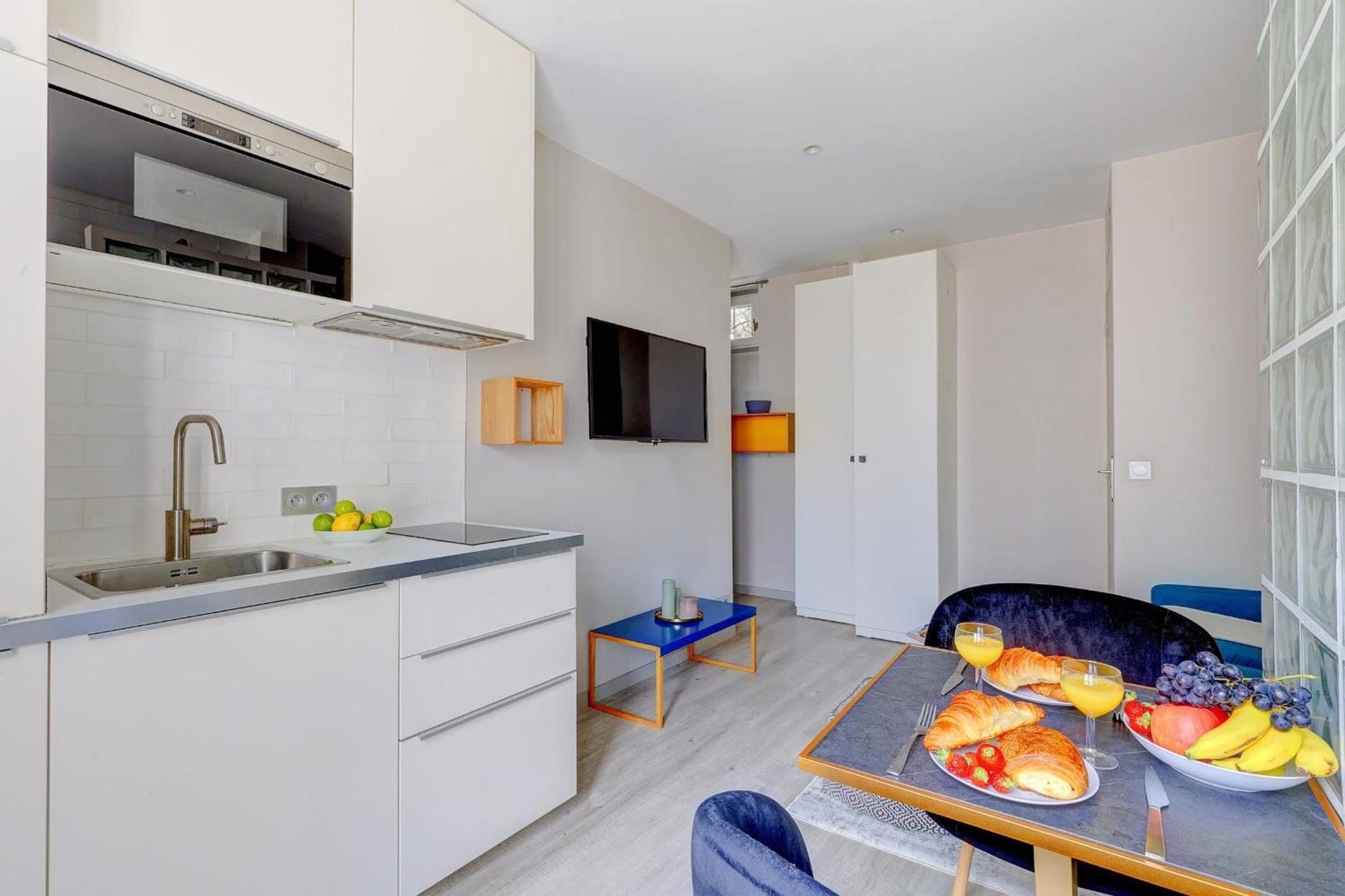 Eiffel Tower & 7th Arrondissement - Cityapartmentstay * Paris