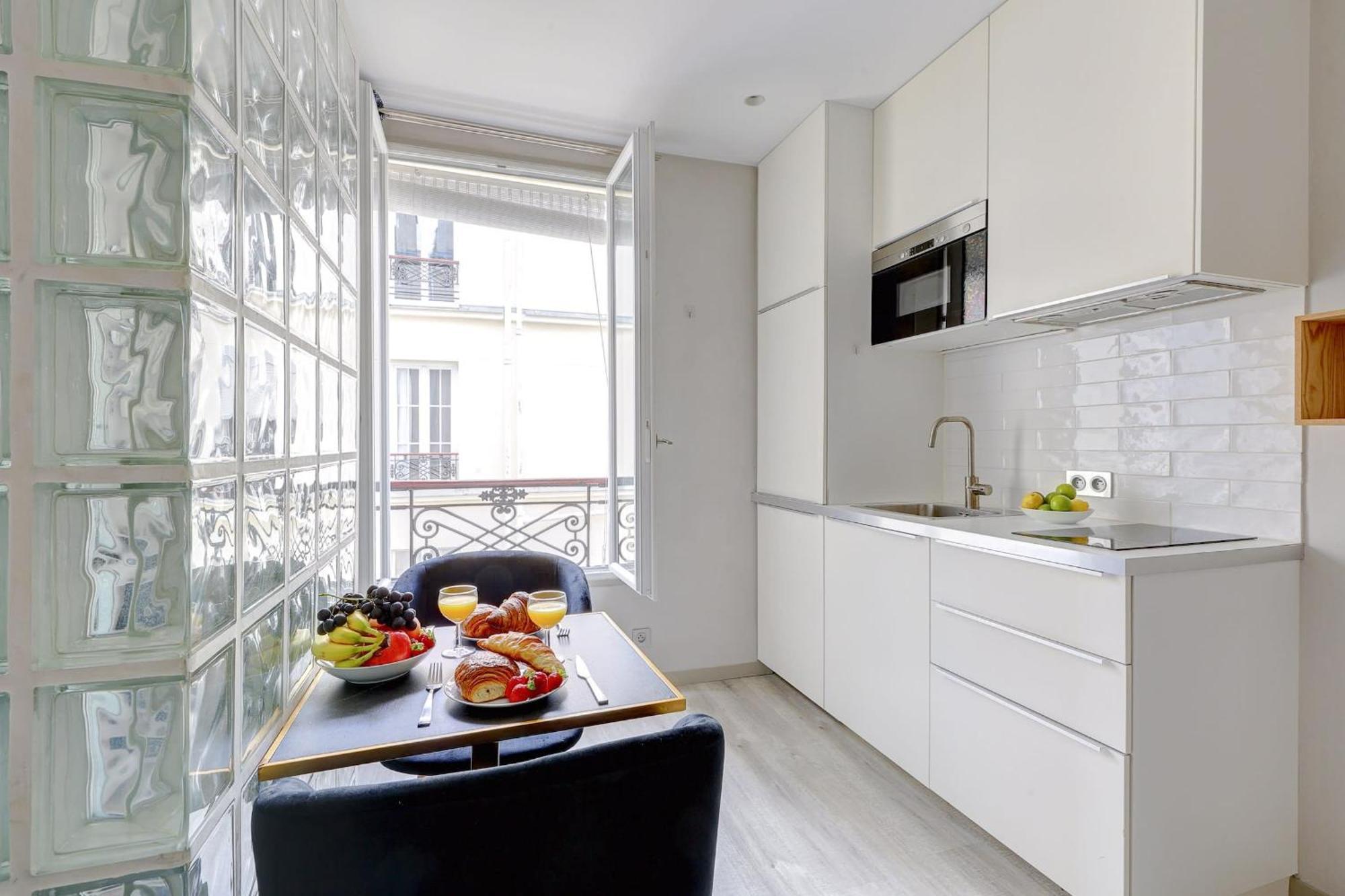 Eiffel Tower & 7th Arrondissement - Cityapartmentstay * Paris