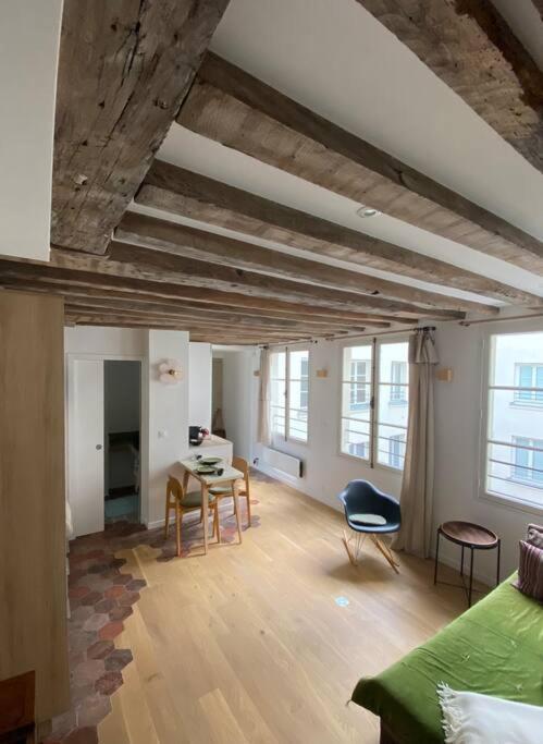 Bright 1 Bed In The Heart Of Hip Paris, Montorgueil Paris