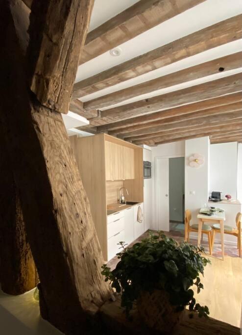 Apartment Bright 1 Bed In The Heart Of Hip Paris, Montorgueil