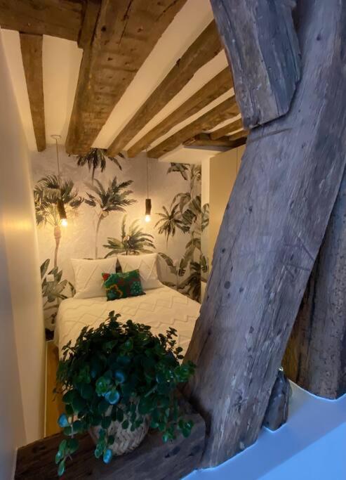 Apartment Bright 1 Bed In The Heart Of Hip Paris, Montorgueil