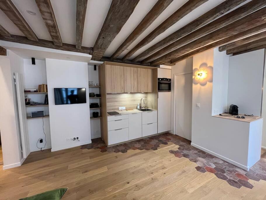Bright 1 Bed In The Heart Of Hip Paris, Montorgueil Apartment *
