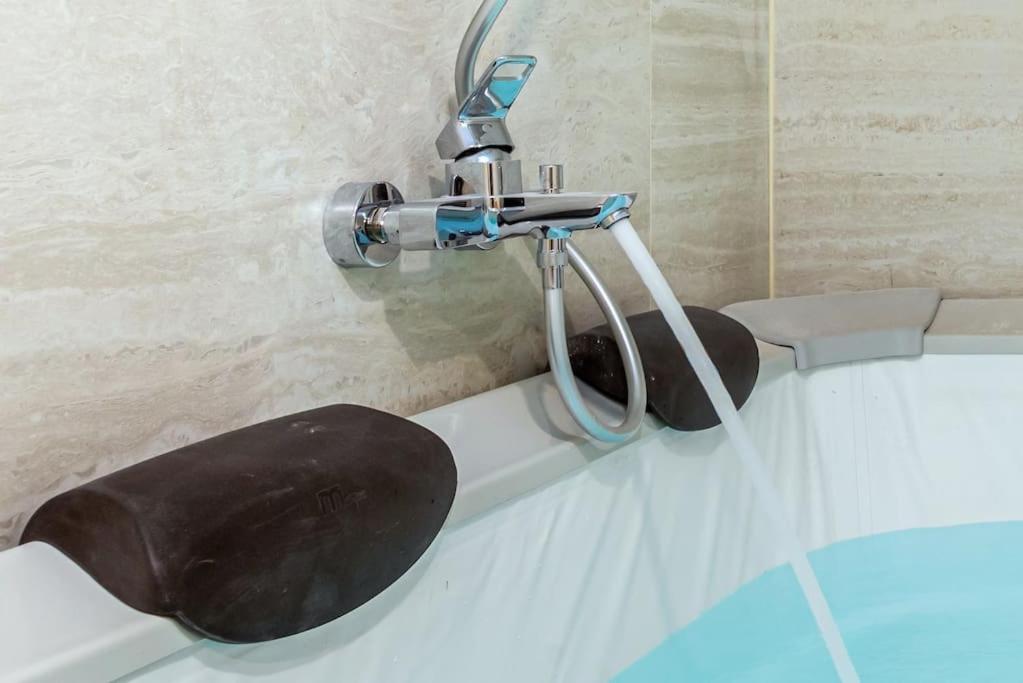 Apartment Avec Jacuzzi A Proximite Des Champs-elysees Paris