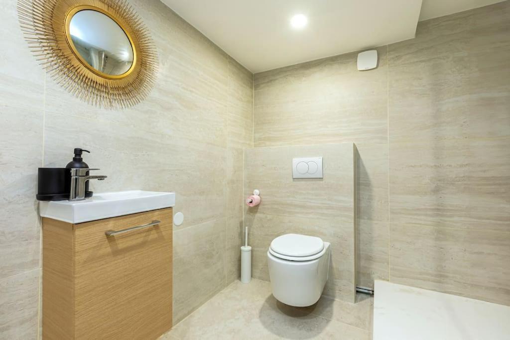 Apartment Avec Jacuzzi A Proximite Des Champs-elysees Paris