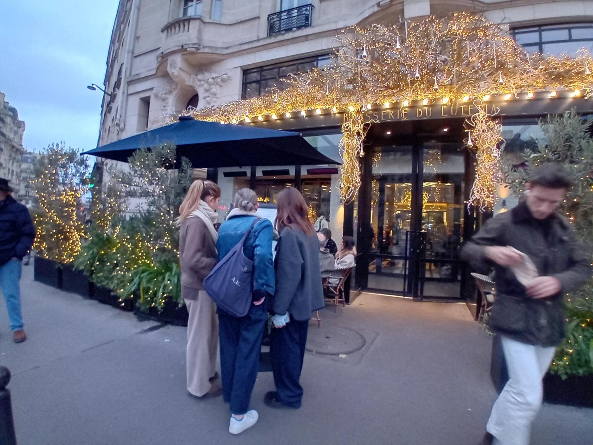1 Minute Gare Montparnasse , Center, Awsome Place, Close To Eiffel Tour And Louvre Meusm , Front Metro Appartement Paris