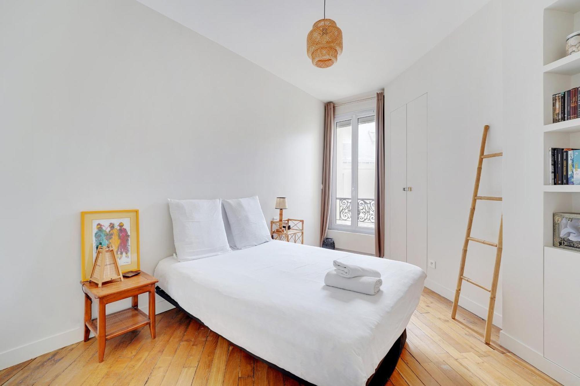 Apartment Martyrs Village Montmartre 2 Paris