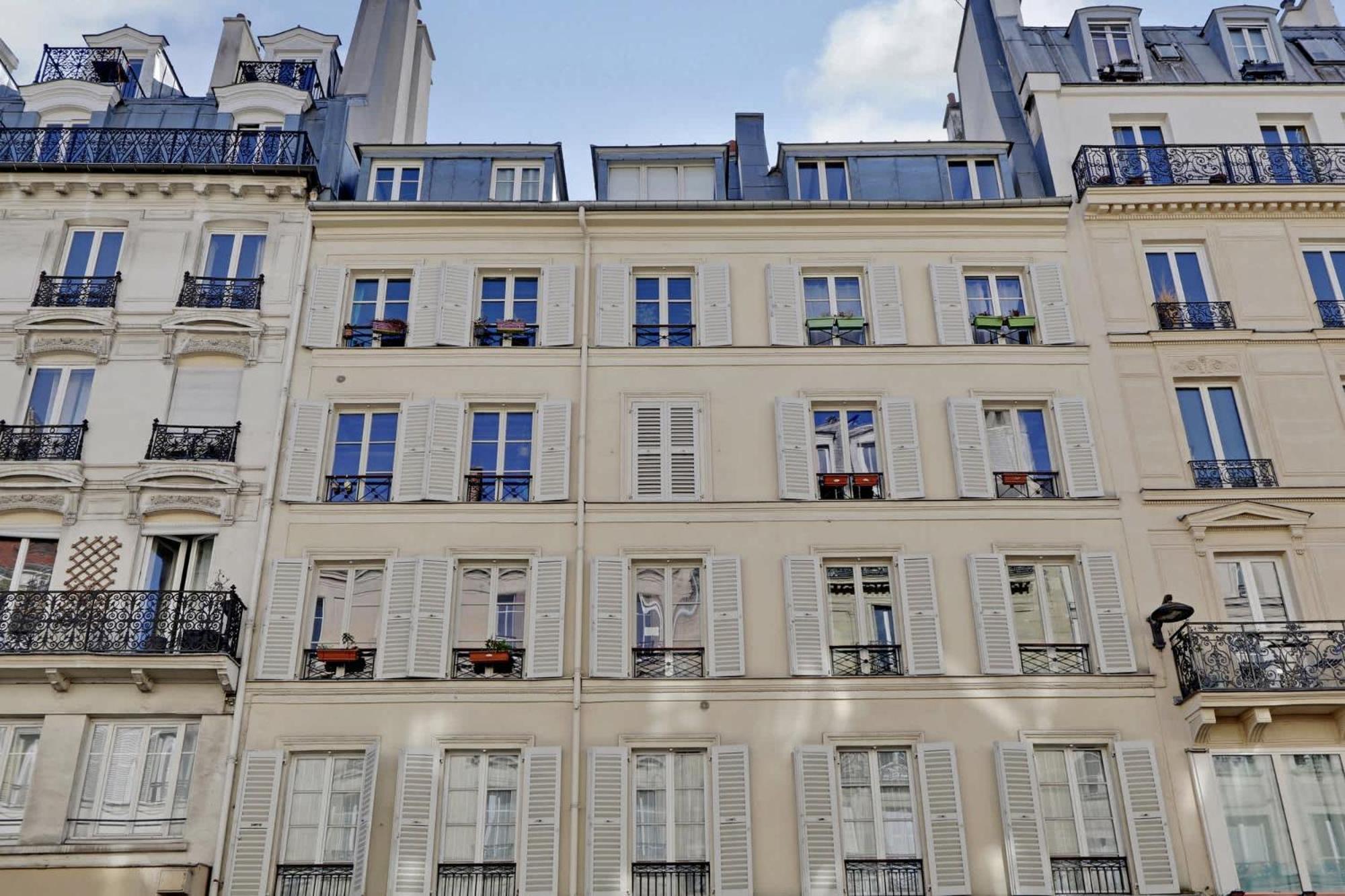 Sublime In The Heart Of 6 People Fbmar2 Paris