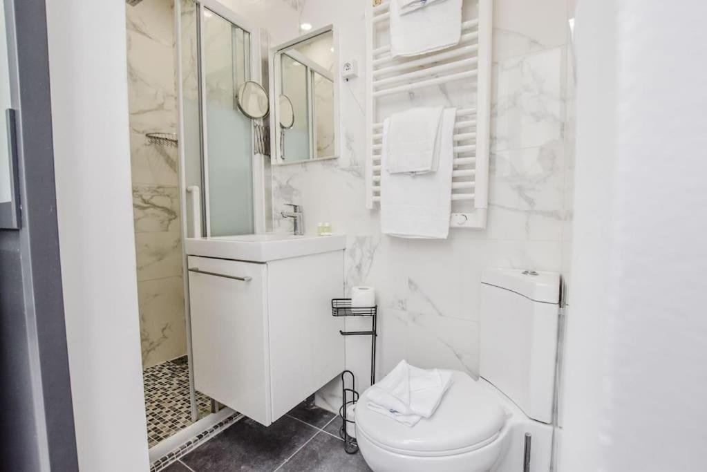 Apartment Paisible 10eme - Canal St Martin *
