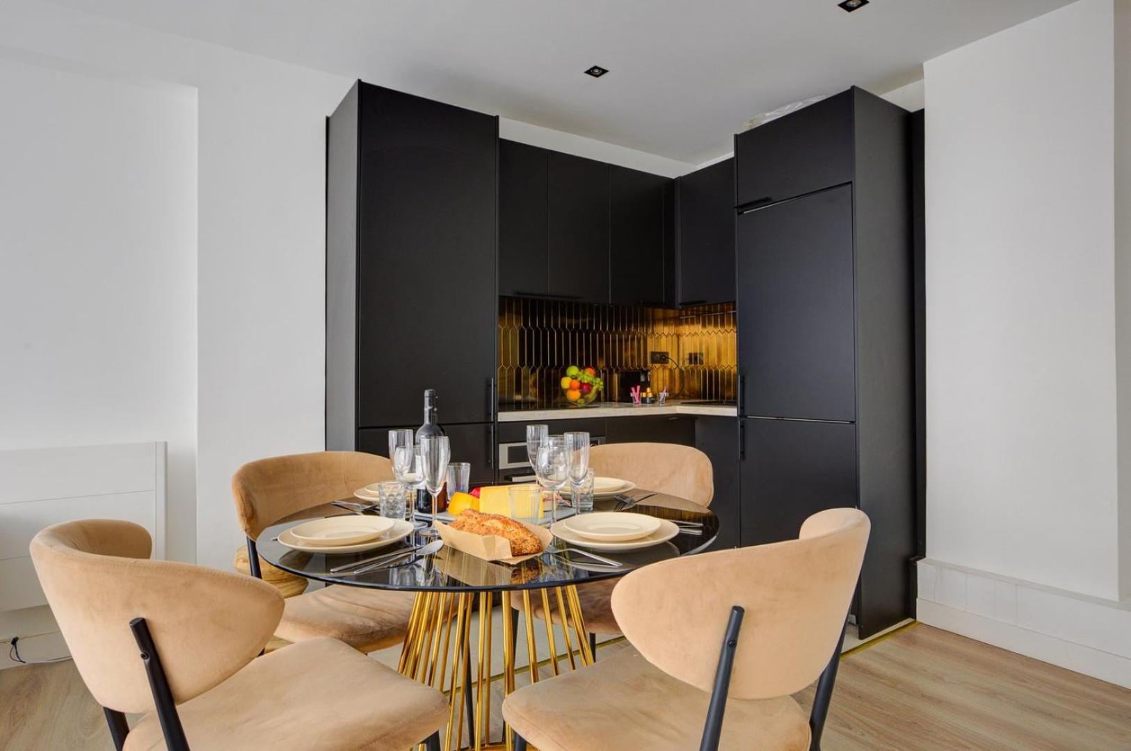 Bluestay 123 - Superb In * Paris