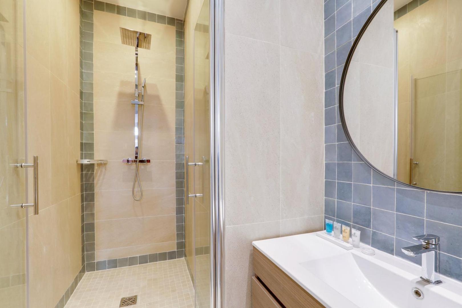Sublime 4br-12p Apartment