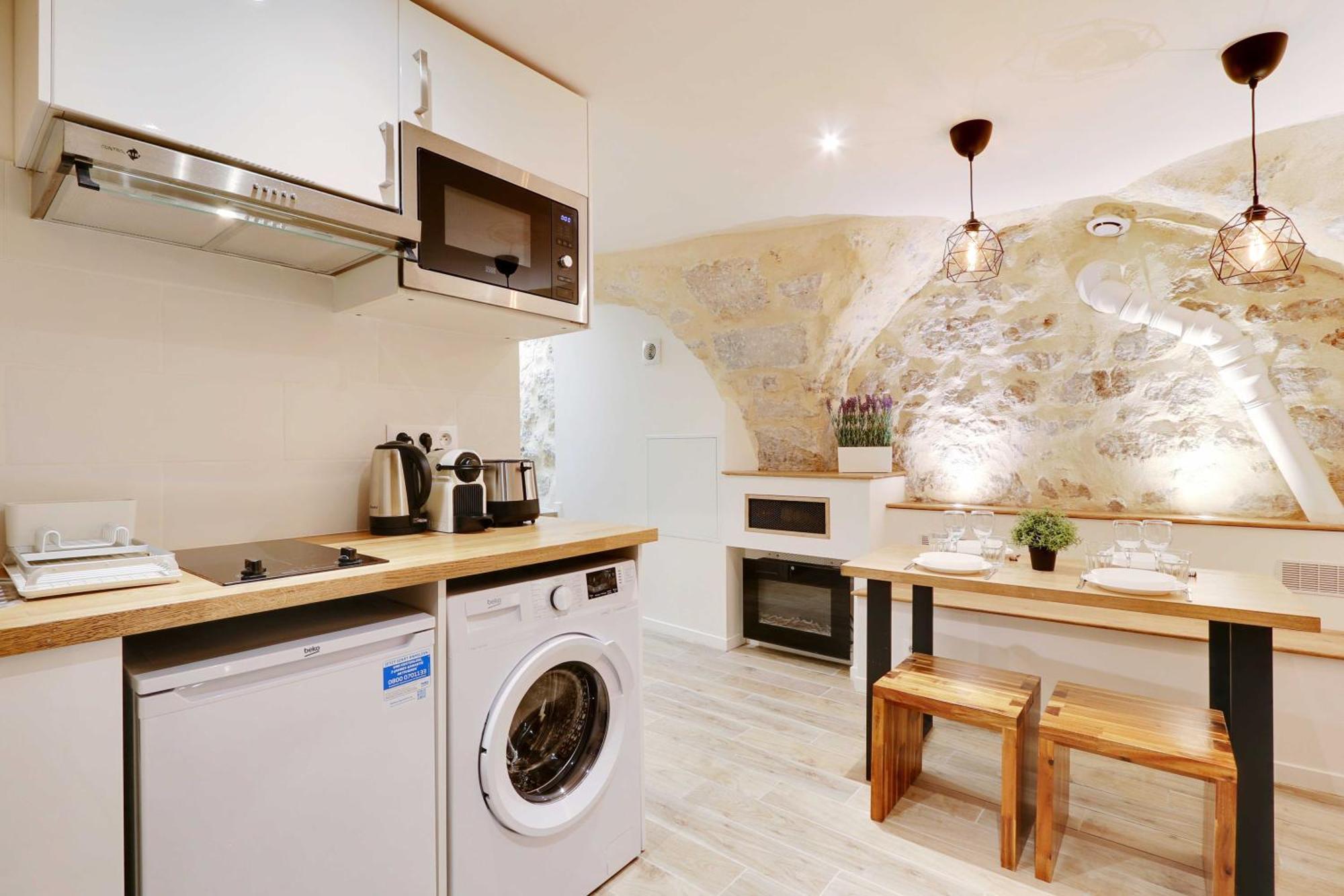 Charming With Ac -1br-3p- Sentier Apartment *