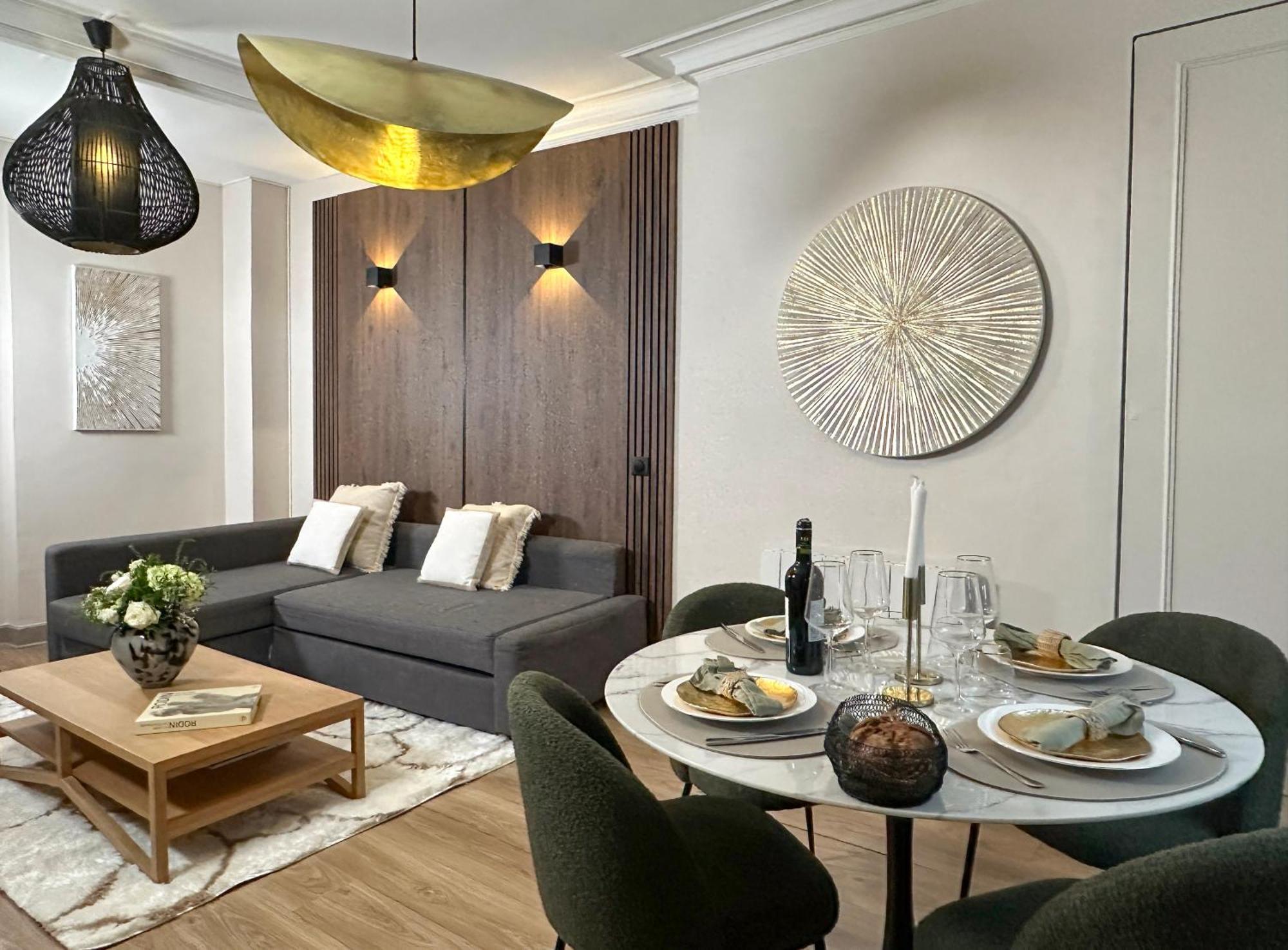 Champs Elysees Area Apartment *