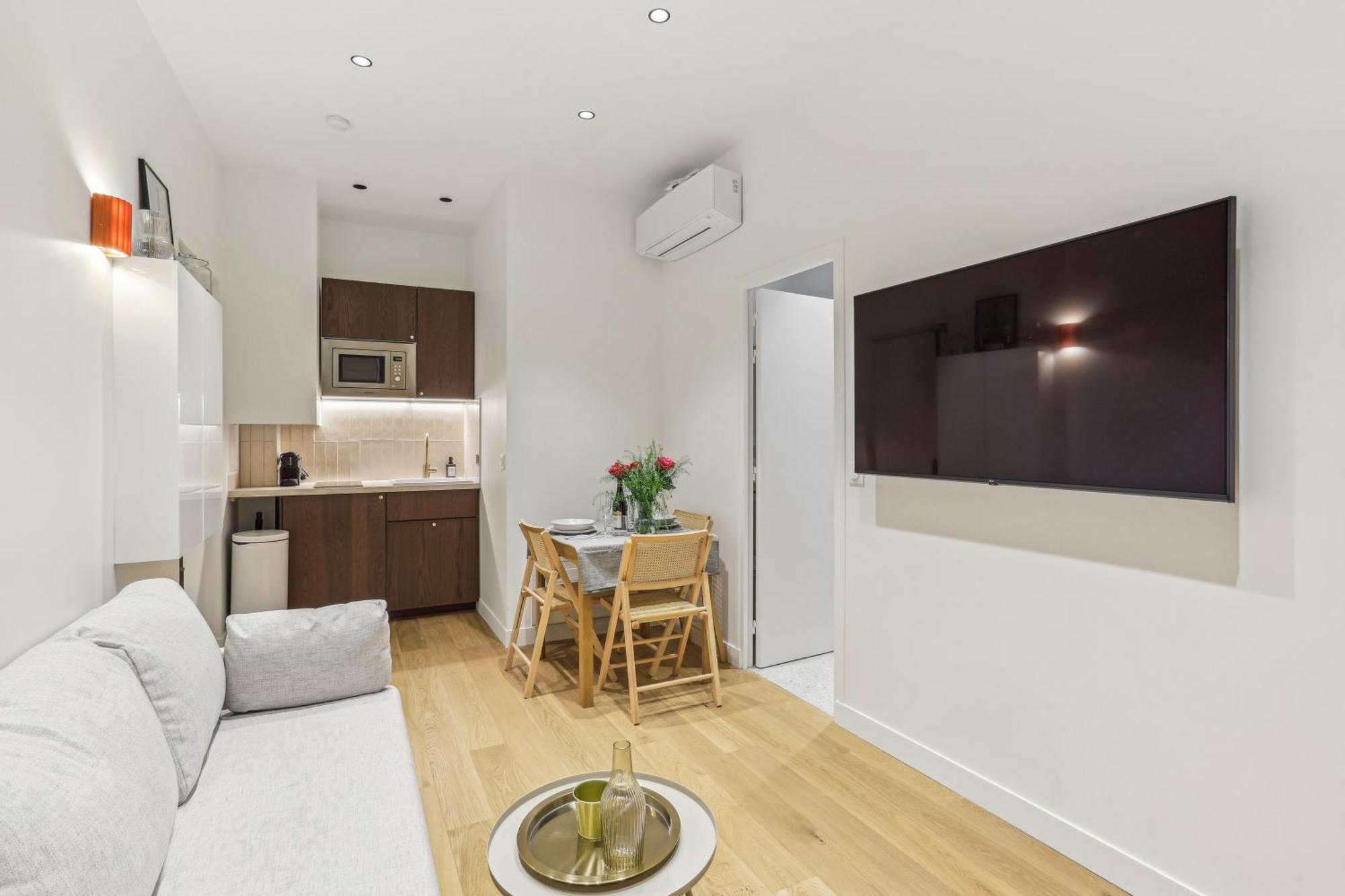 Apartment Lavie Maison Ac And Hot Tub Close Arc De Triomphe Paris
