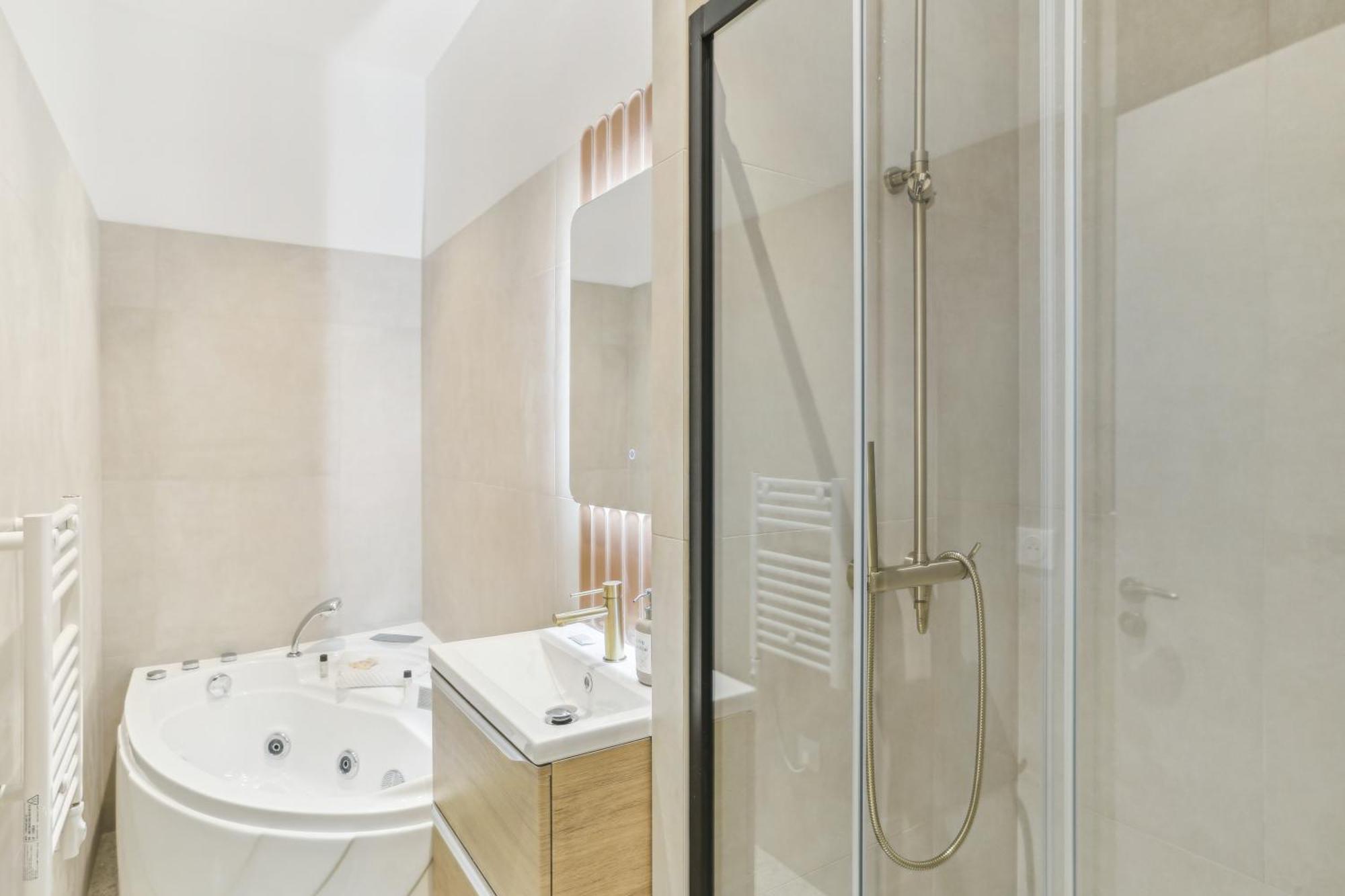 Lavie Maison Ac And Hot Tub Close Arc De Triomphe Apartment *