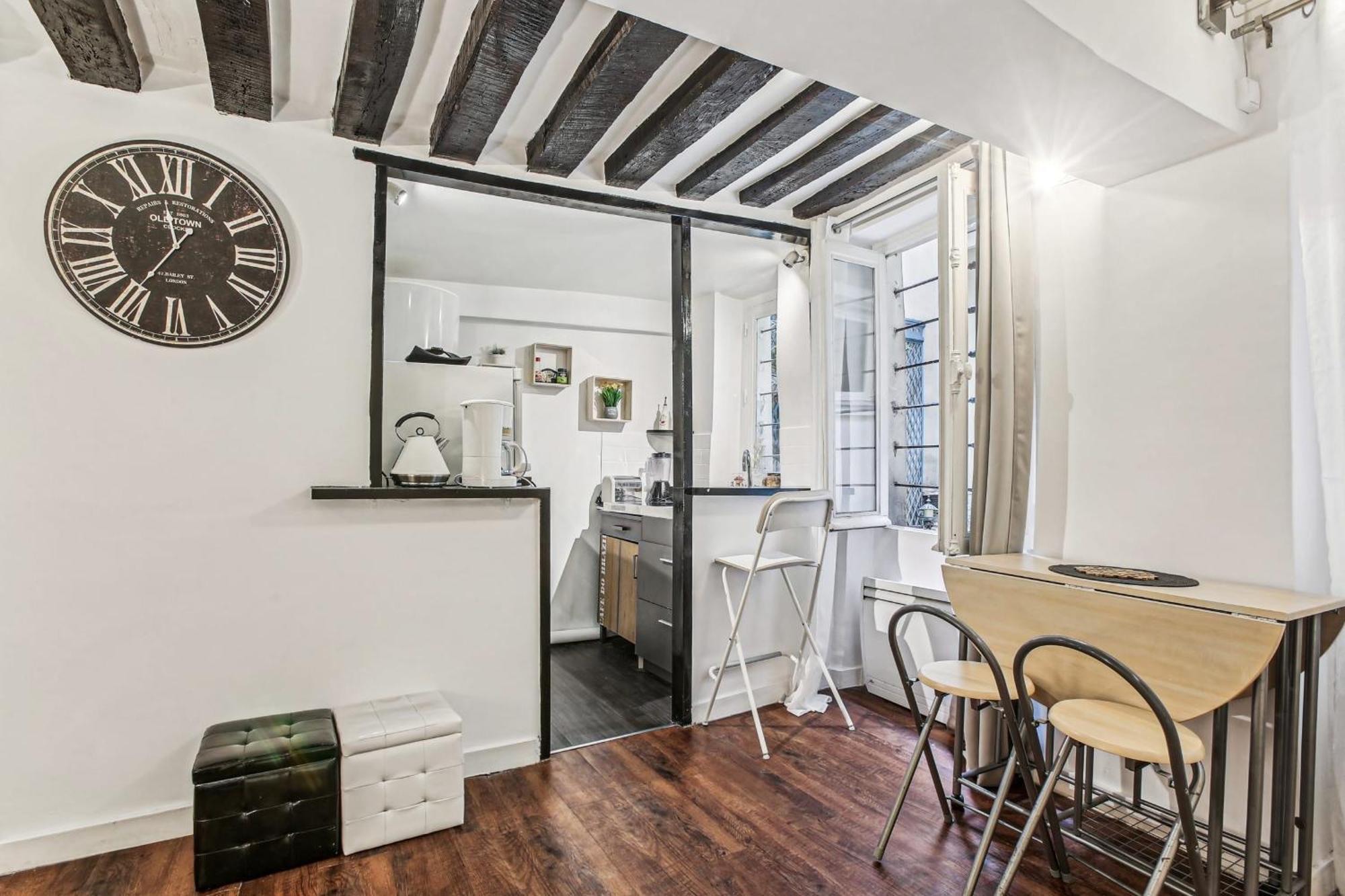 Herold - Place De Victoires By B'your * Paris