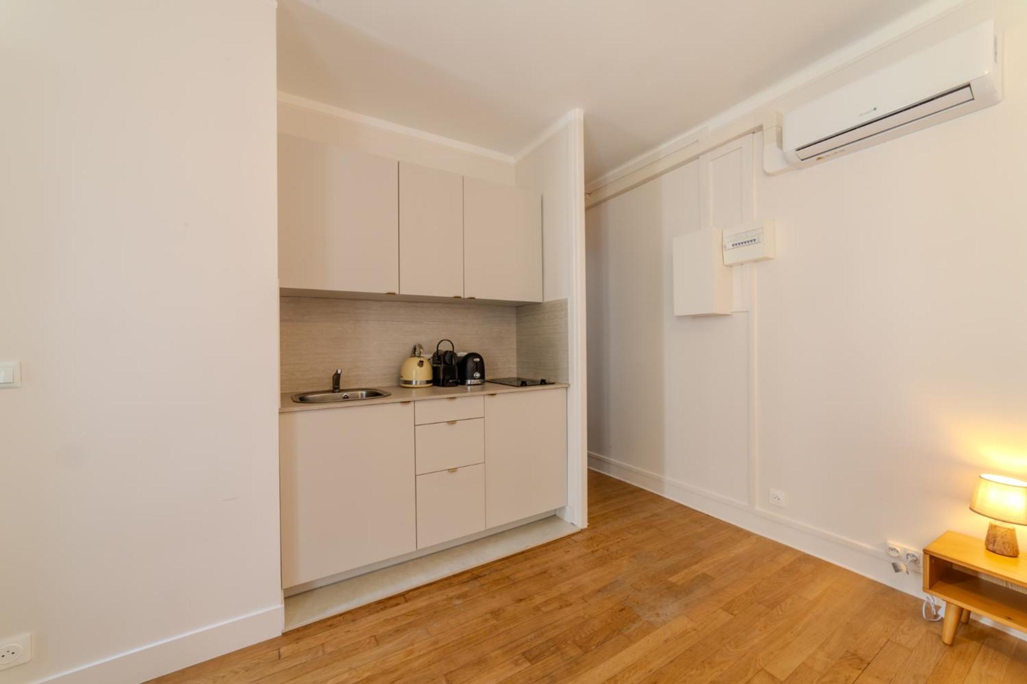 Marais Secret Haven Apartment