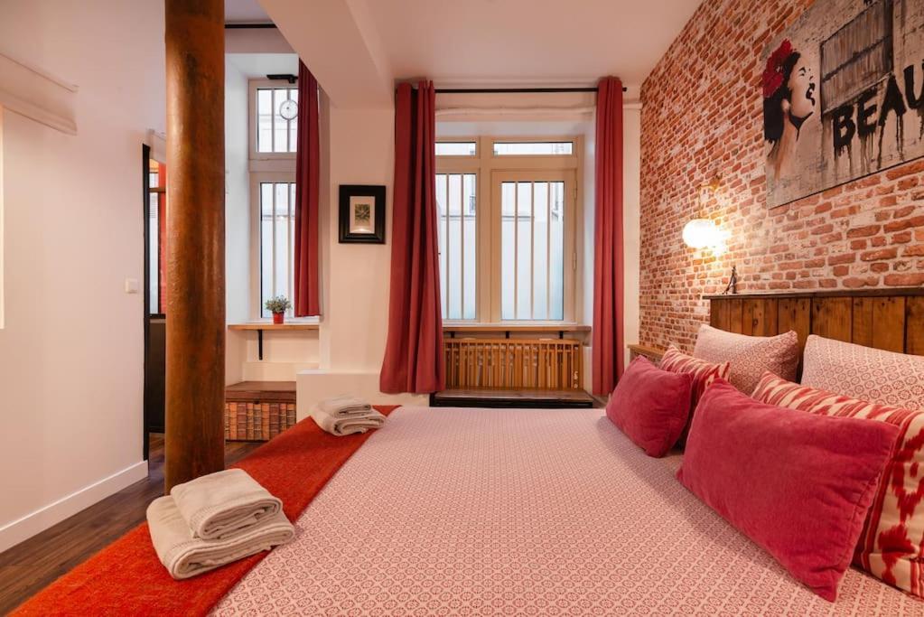 Montmartre Rue Des Martyrs Loft With Ac, 4-7 Peo Apartment