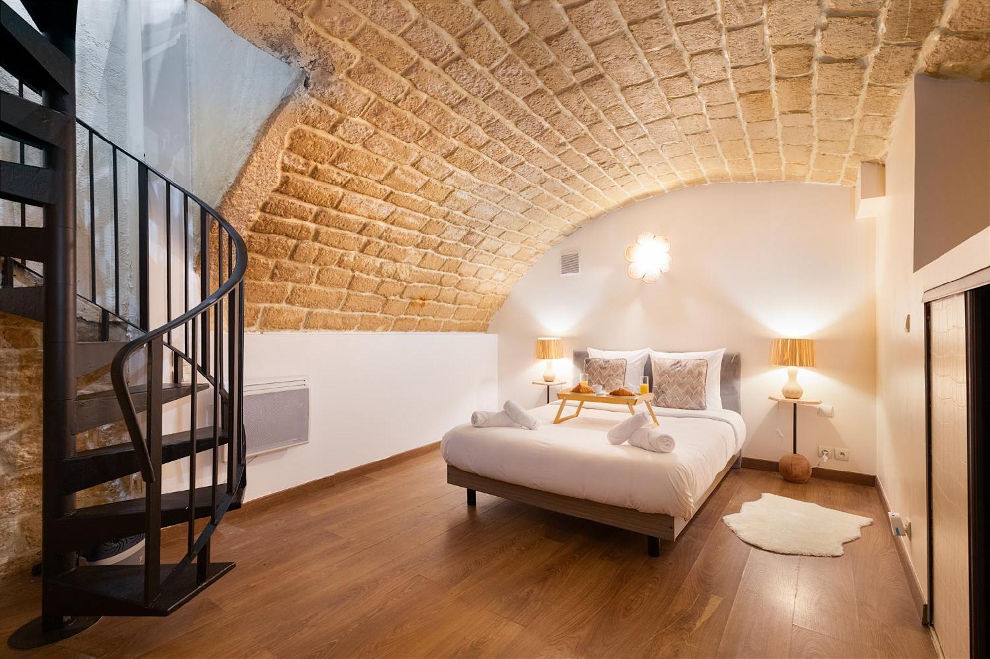Apartment Et Chaleureux 17eme *