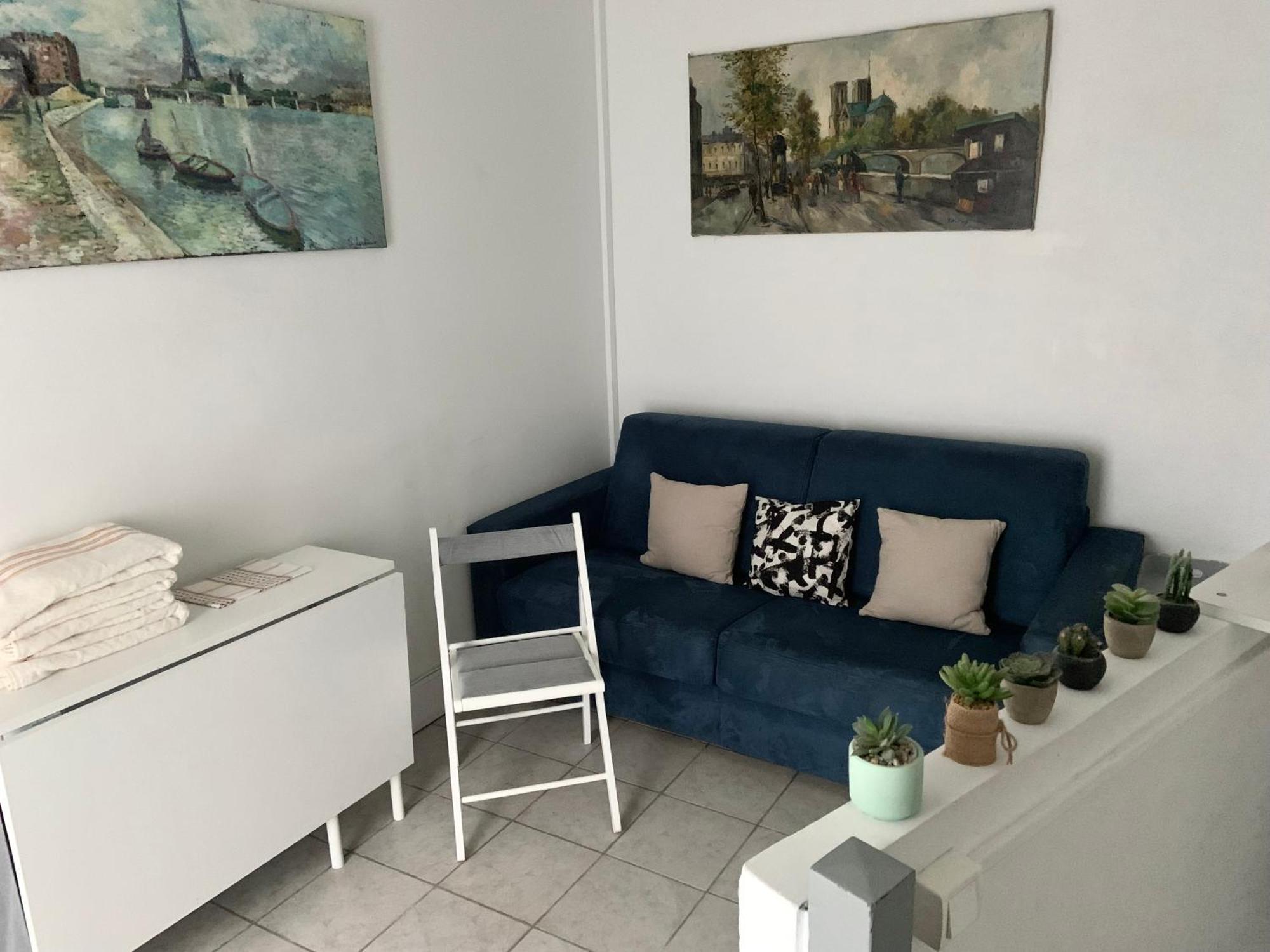 Cozy Little Duplex Near Montmartre Apartment *