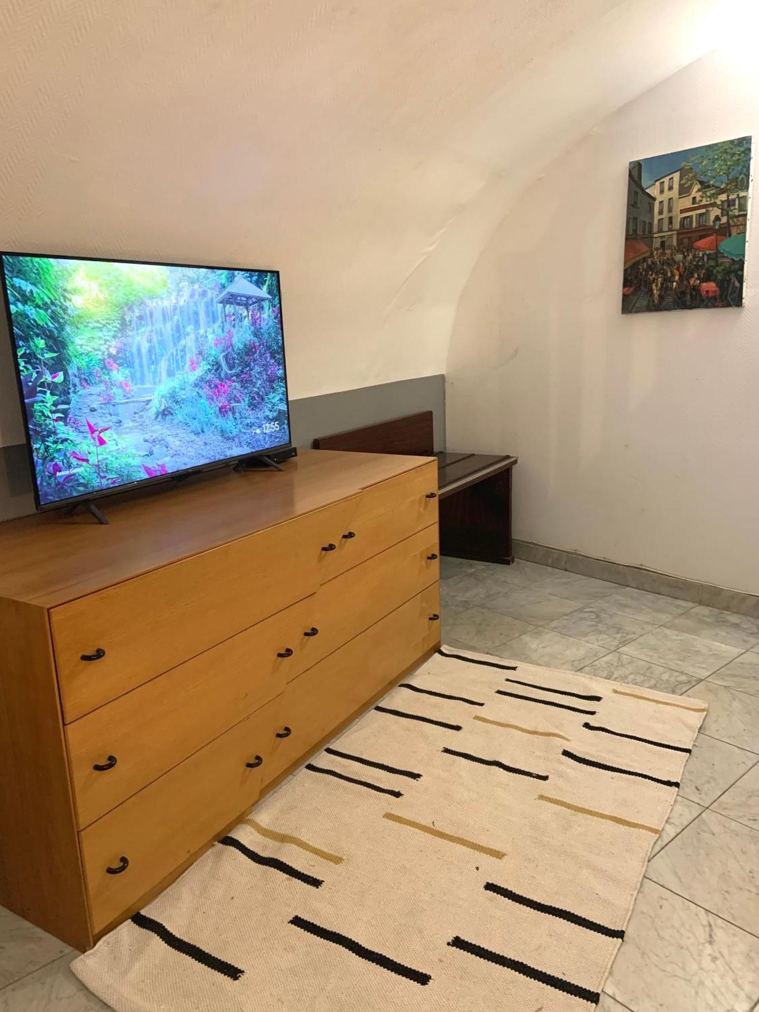 Cozy Little Duplex Near Montmartre Apartment *