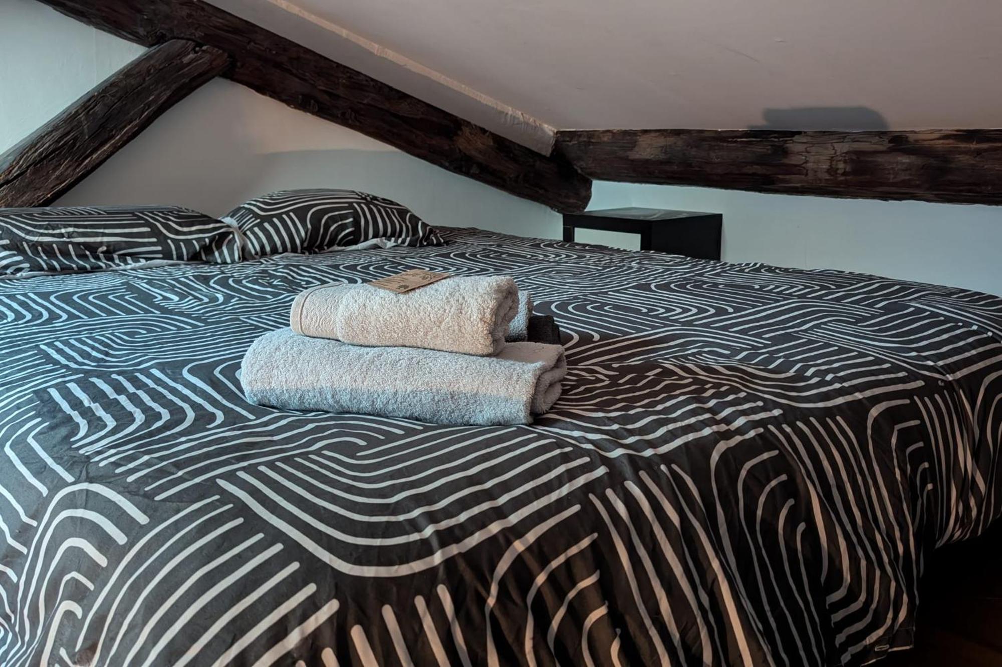 Charming For Two In The 10th Apartment *