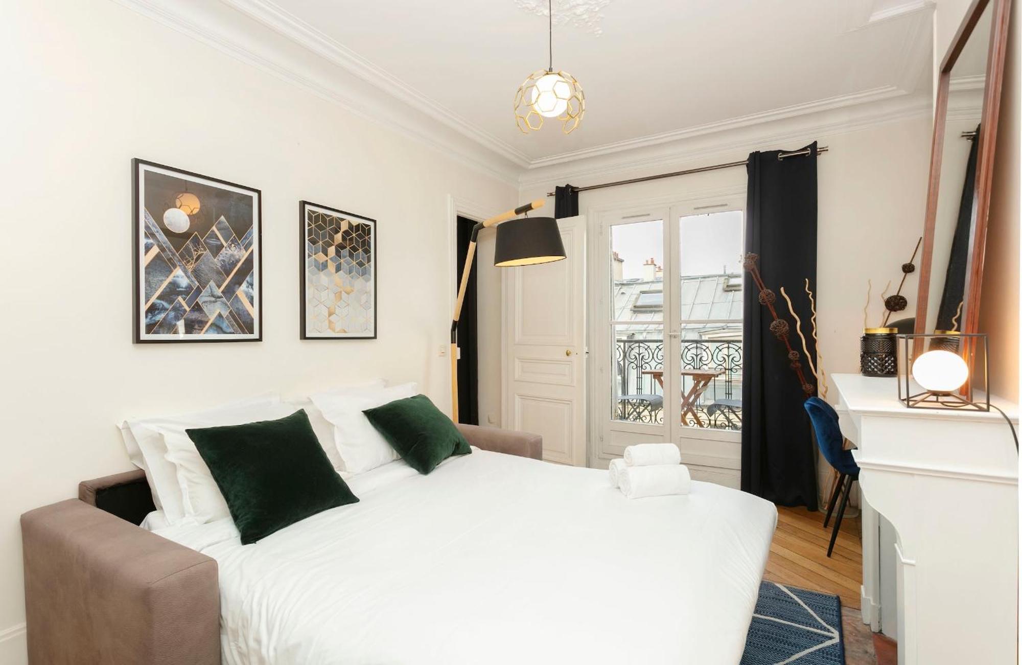 Notre-dame - 1br With Balcony - Cityapartmentstay