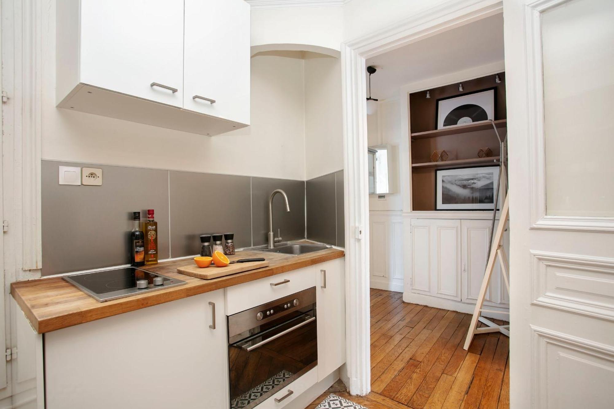 Apartment Notre-dame - 1br With Balcony - Cityapartmentstay