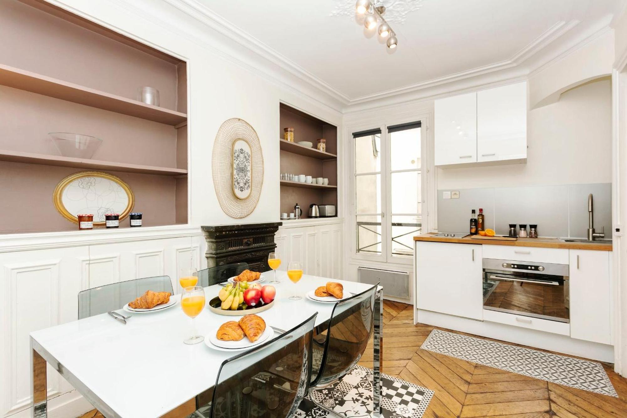 Notre-dame - 1br With Balcony - Cityapartmentstay Apartment *
