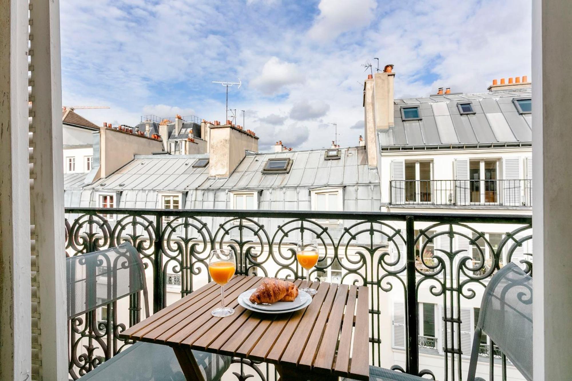 Apartment Notre-dame - 1br With Balcony - Cityapartmentstay Paris