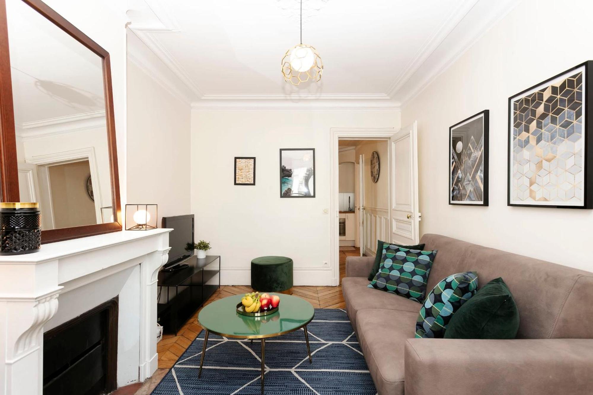Notre-dame - 1br With Balcony - Cityapartmentstay *