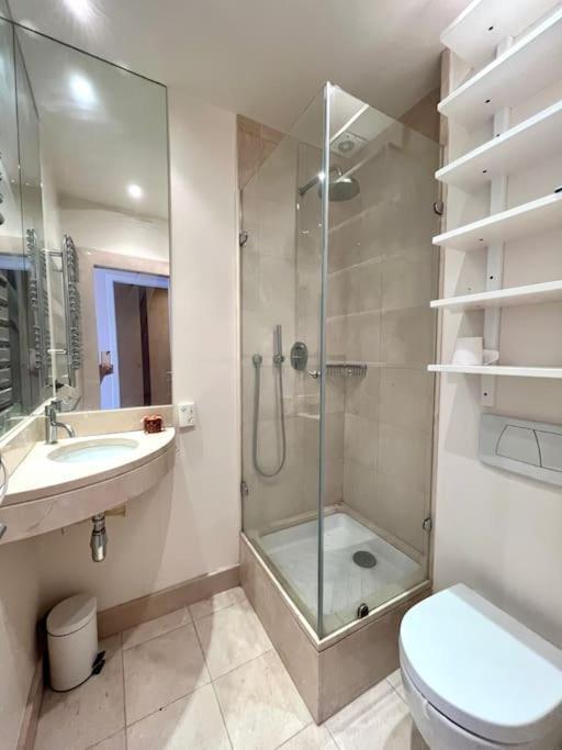 Luxurious 2 Bedrooms-view Seine River-paris Center Apartment