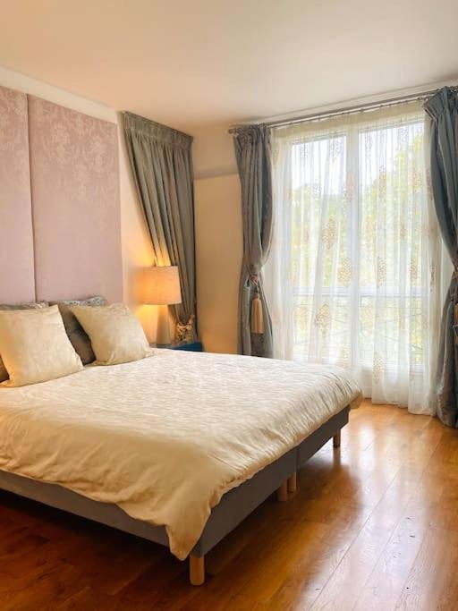Apartment Luxurious 2 Bedrooms-view Seine River-paris Center