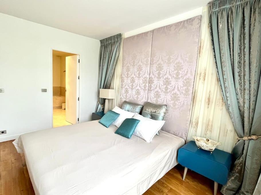 Luxurious 2 Bedrooms-view Seine River-paris Center Apartment Paris