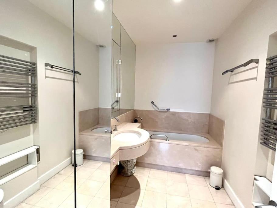 Luxurious 2 Bedrooms-view Seine River-paris Center *