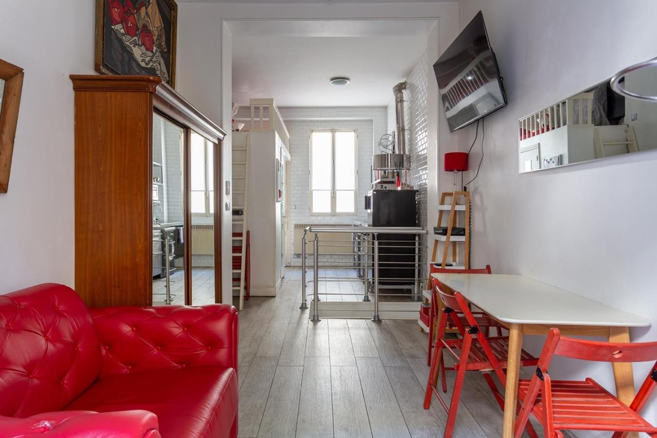 Duplex And Private Patio At Eiffel Tower
