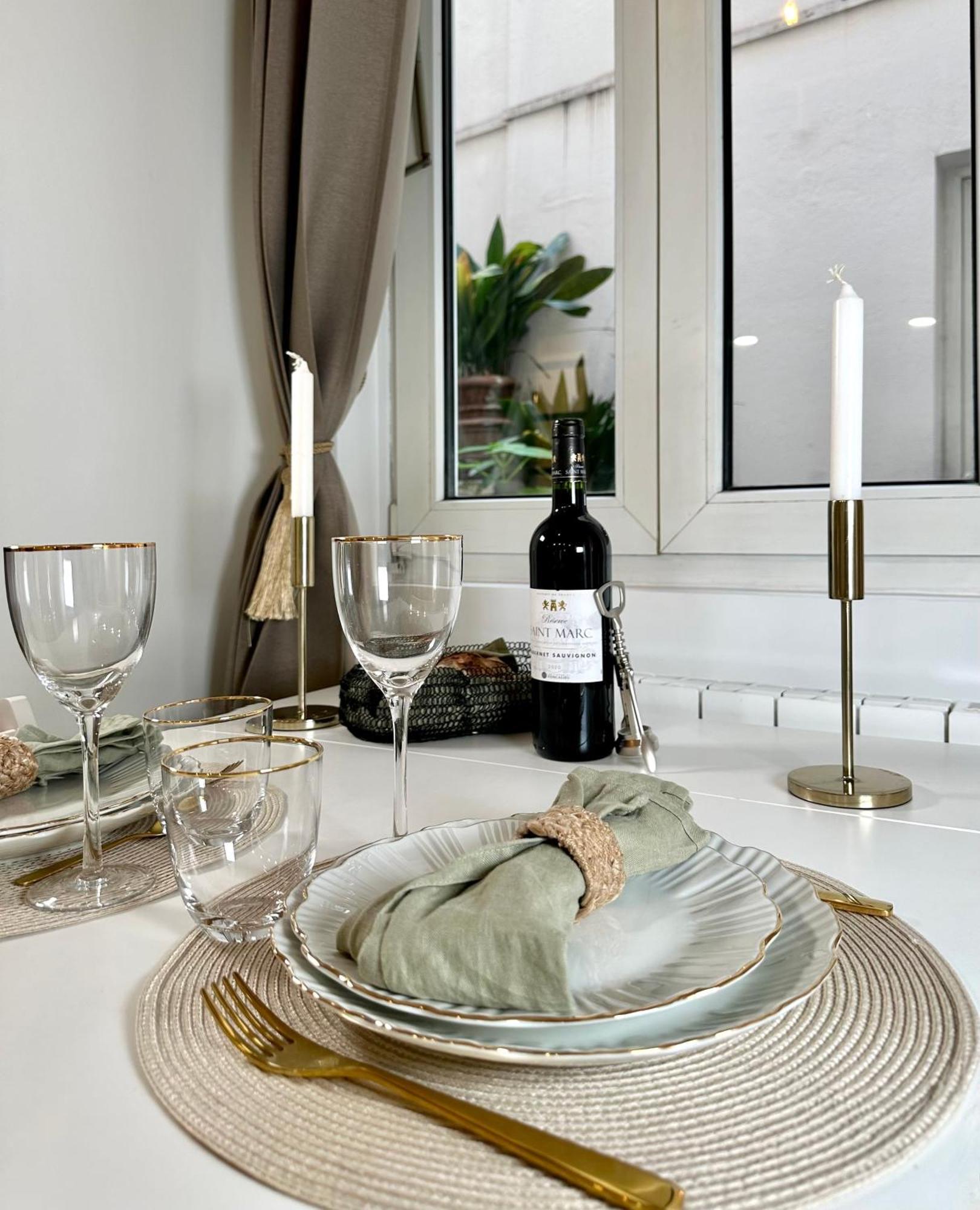 Stylish Steps From Le Marais Appartement