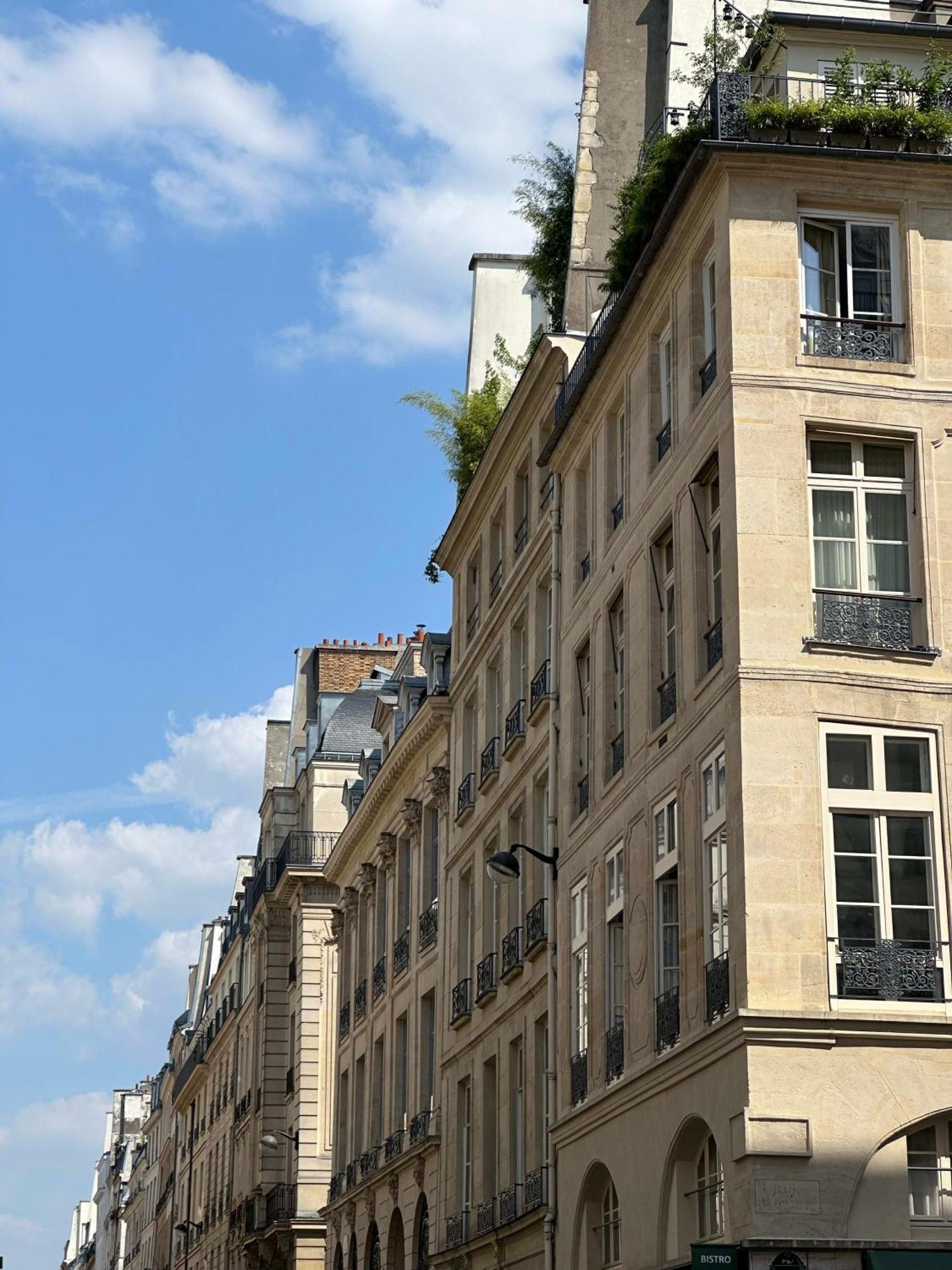 Luxury Family Getaway Near Place Vendome Paris