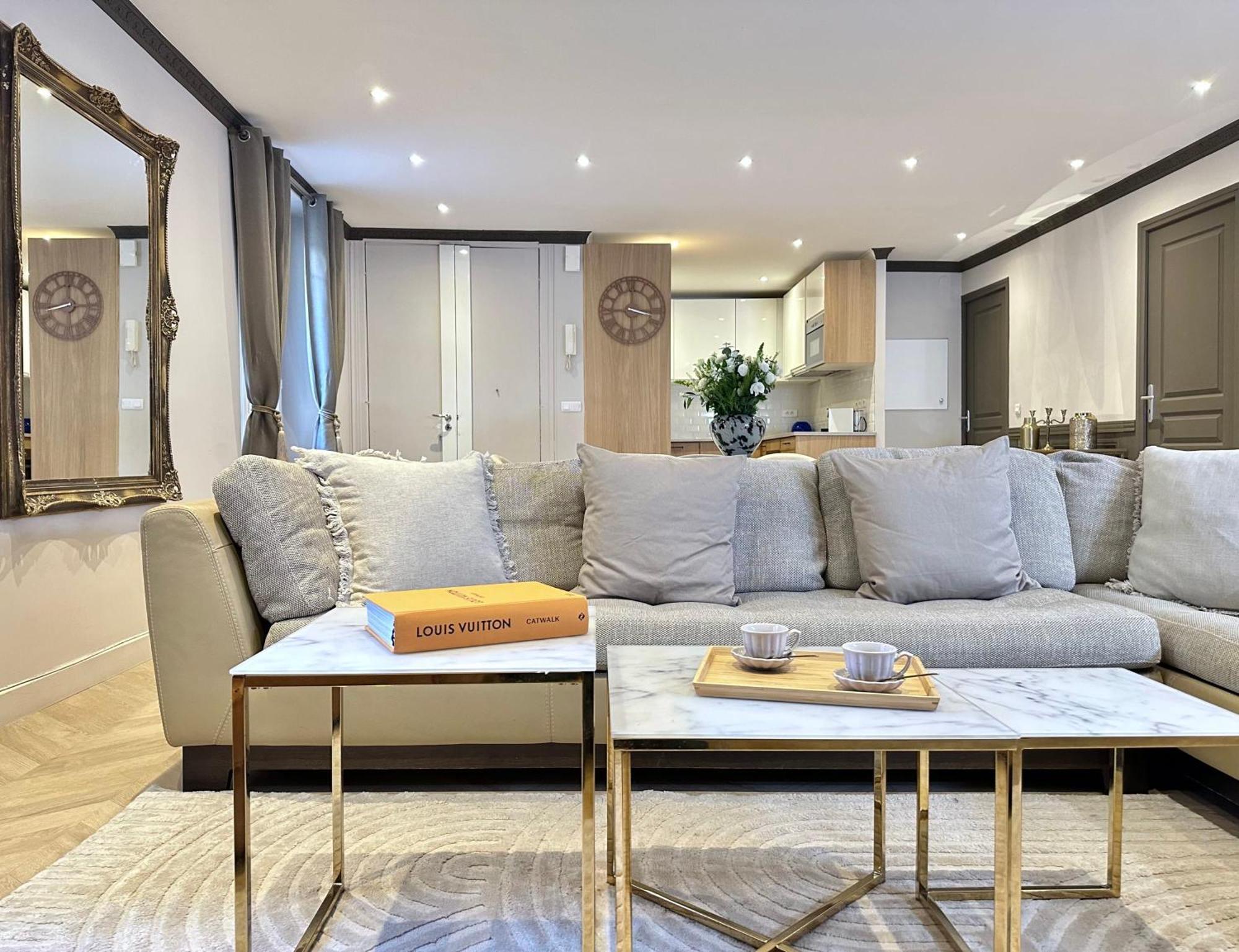 Luxury Family Getaway Near Place Vendome Apartment