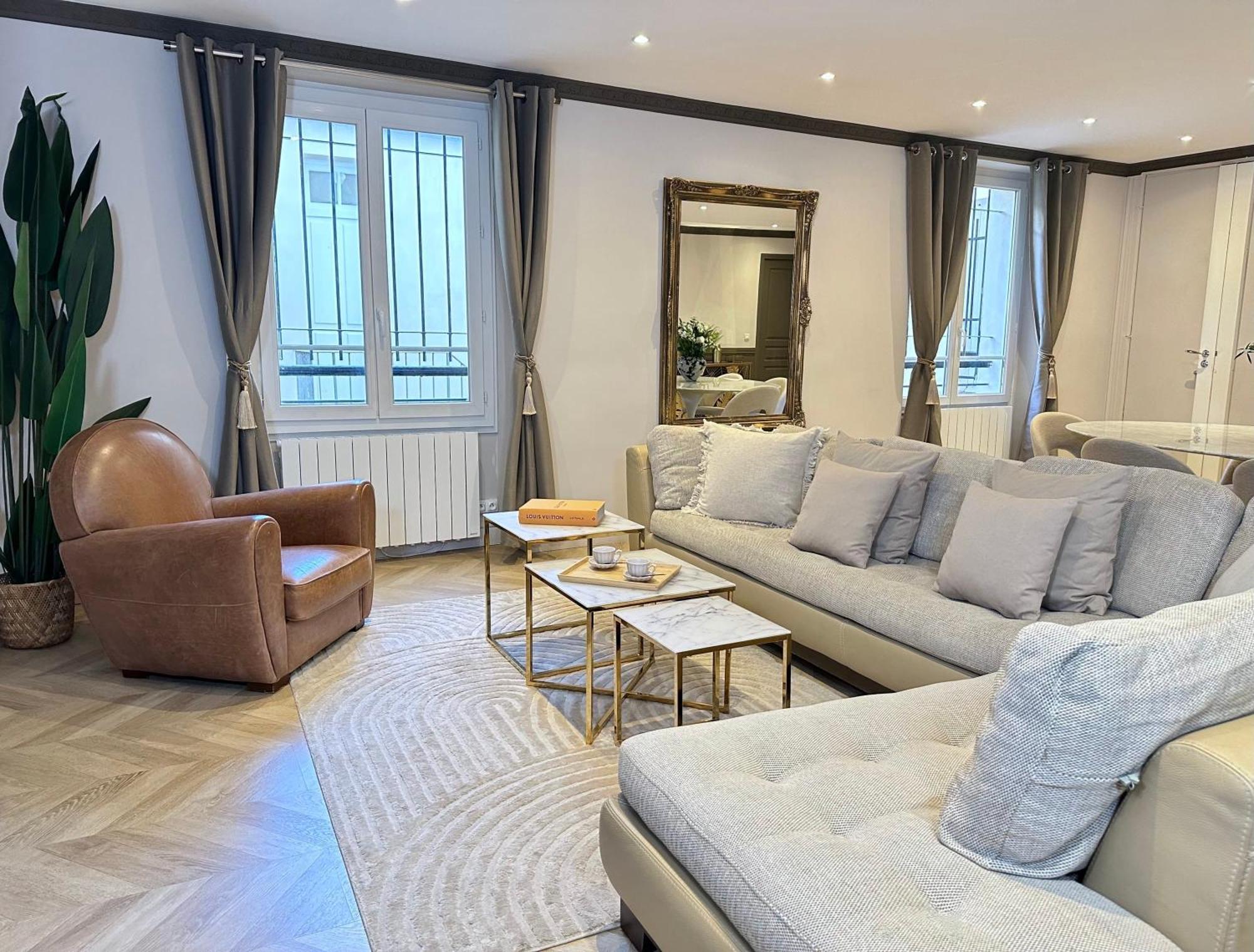 Luxury Family Getaway Near Place Vendome Apartment Paris